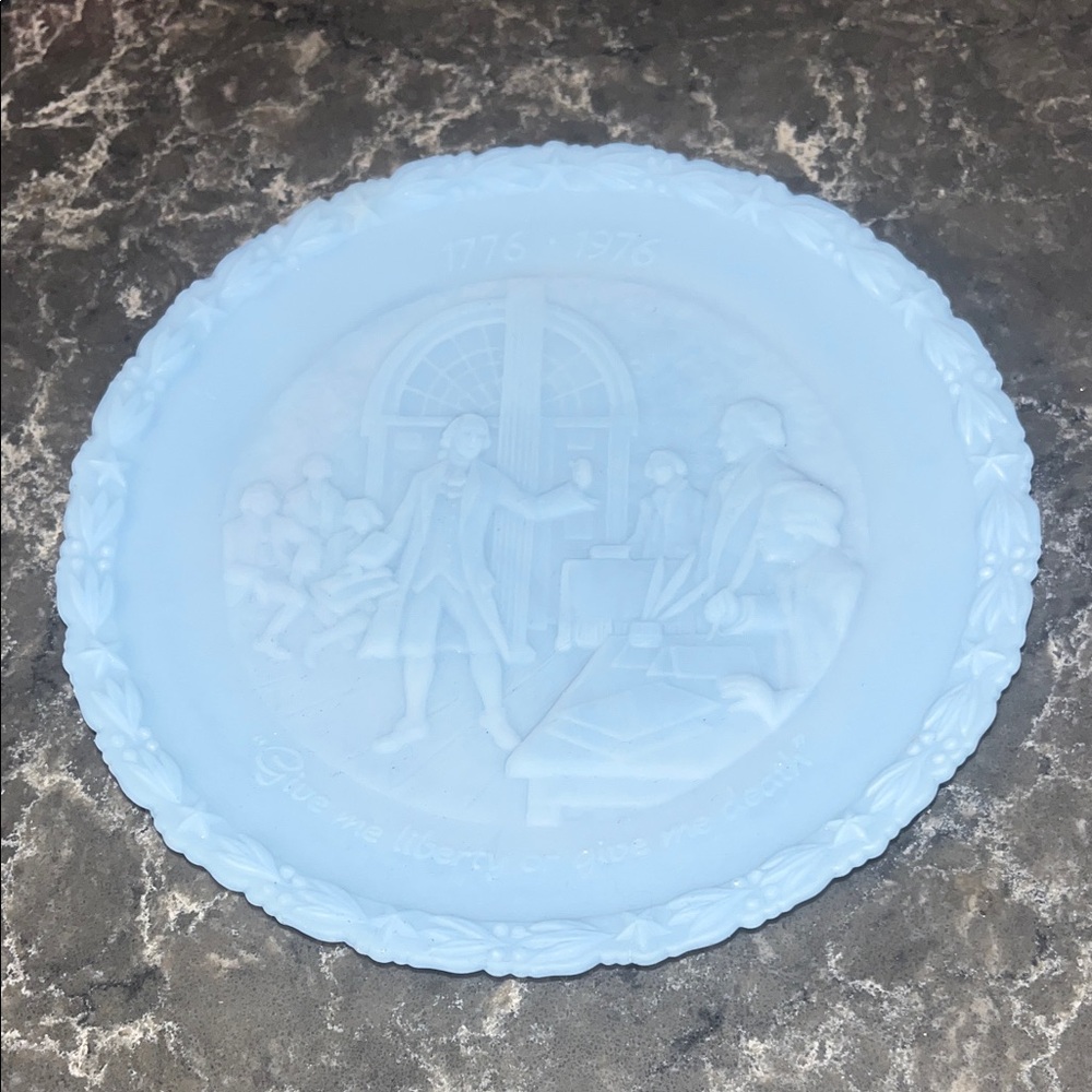 #90 Fenton 1973 Light Blue Official Bicentennial Commemorative Decorative Plate